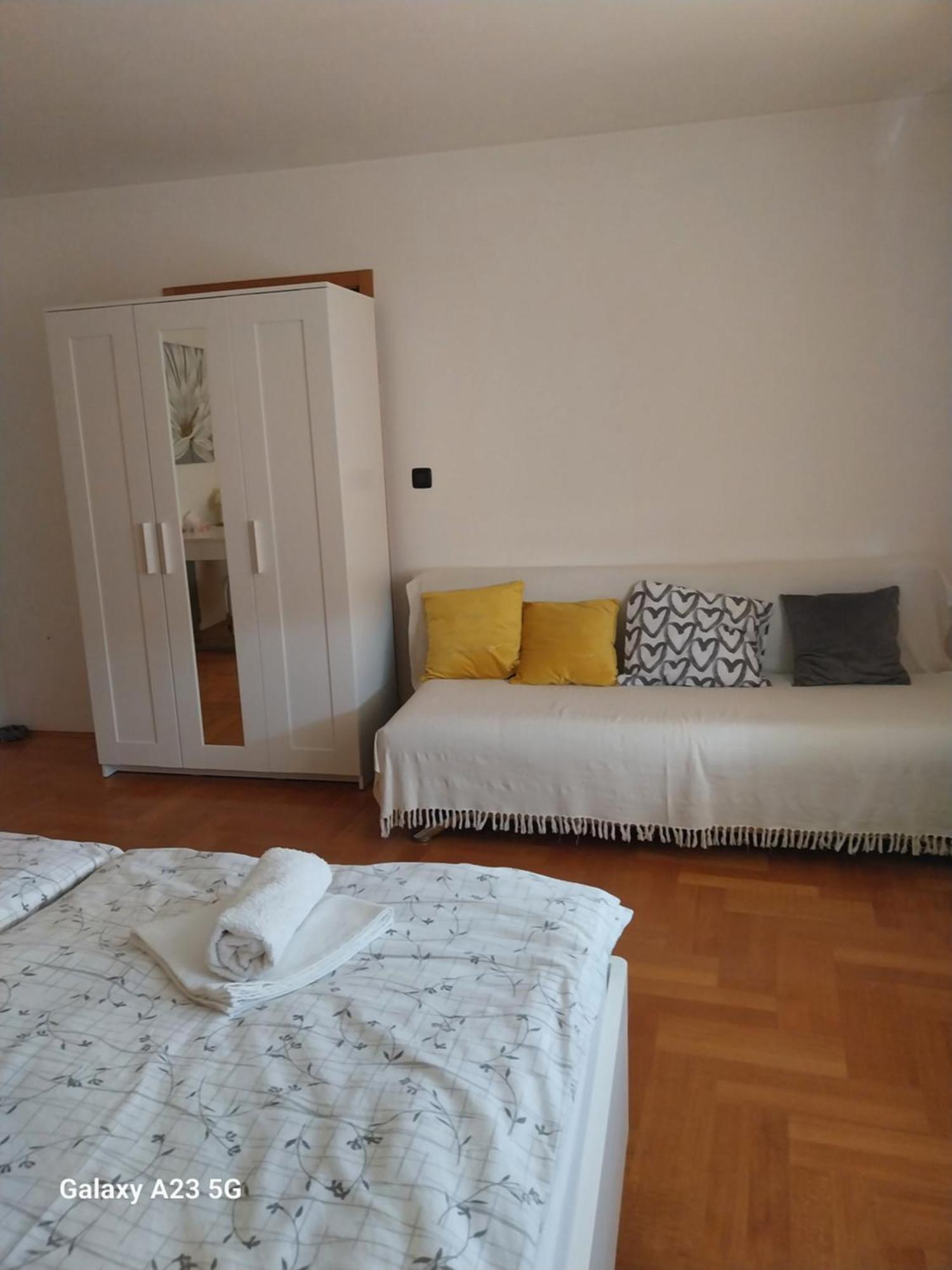 Apartman Bloom Osijek Exterior foto